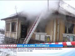 Un copil de trei ani din Maramures si-a dat foc la casa