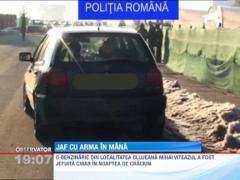 Clipe de groaza intr-o benzinarie din Cluj. Un barbat a scos cutitul la o angajata, a lovit-o si a luat toti banii