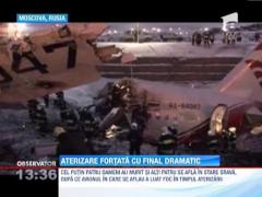 Avion in flacari pe aeroportul din Moscova: Patru persoane au murit