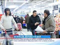 Opt din zece romani vor petrece revelionul acasa