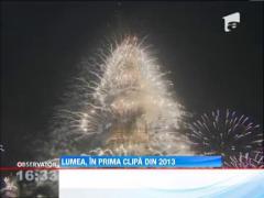 Focurile de artificii au luminat cerul planetei la trecerea dintre ani