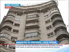 Un barbat s-a urcat pe un bloc din apropierea sediului Guvernului si ameninta ca se sinucide