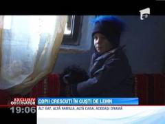 Dambovita: Doua familii traiesc impreuna cu copiii, intr-o saracie greu de imaginat