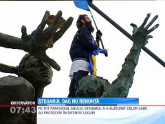 Cezar Avramuta, singurul roman care continua sa fluture drapelul pe frig si arsita!