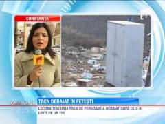 Fetesti: Locomotiva unui tren de persoane a deraiat dupa ce s-a lovit de un TIR