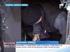 Un autocar cu 14 pasageri s-a rasturnat pe marginea unei sosele din Arges, dupa ce a lovit mortal un biciclist