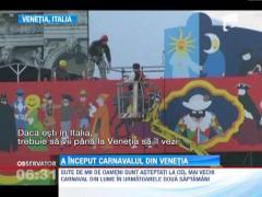 A inceput carnavalul de la Venetia! Mii de turisti s-au inghesuit pe poduri sau in piete sa vada parada care a dat startul distractiei