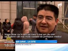 Un milionar cu fantezie vinde aer la cutie