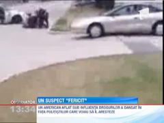 Un american aflat sub influenta drogurilor s-a dat in spectacol in fata politistilor care voiau sa il aresteze