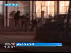 Bataie cu pumni si picioare in fata unei scoli din Gaesti!