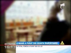 Mama unei eleve a furat timp de doua luni din poseta invatatoarei fiicei sale