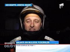 Un barbat din Neamt si-a riscat viata ca sa o salveze pe o batrana dintr-o casa cuprinsa de flacari