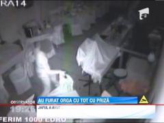 Au furat orga cu tot cu priza