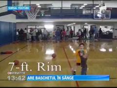 La numai doi ani, un baietel reuseste sa marcheze la cos din orice pozitie