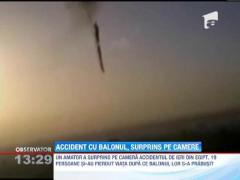 Accidentul in care un balon cu aer cald s-a prabusit in Egipt, surprins de catre un cameraman amator