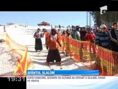 O altfel de slujba: mai multi preoti in sutane au coborat cu schiurile pe o partie din Ucraina