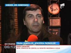 Patru paznici de la mina Lonea, din Valea Jiului, surprinsi in timp ce furau carbune
