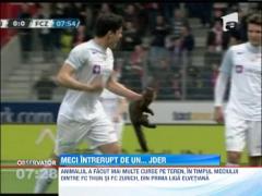 Meci de fotbal intrerupt de un jder!