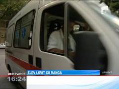 Craiova: Elev de 16 ani, lovit cu ranga in cap de un licean