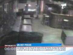 Jaf esuat intr-un club din Gherla. O chelnerita i-a tinut piept unui tanar inarmat, care in cele din urma a fugit