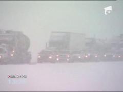 O suta de persoane au fost ranite intr-un carambol in Canada