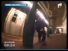 Skateboarding la metrou: cativa tineri le-au oferit un show spectaculos calatorilor