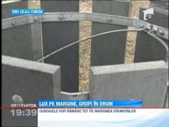 Se intampla in Romania: Sosele brazdate de gropi, pe marginea carora se afla mobilier de lux