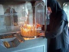 O calugarita de la o manastire din Oradea este suspectata de evaziune fiscala