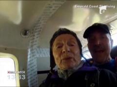 O americanca si-a aniversat implinirea a 90 de ani printr-un salt cu parasuta