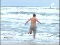 Turistii au facut baie in mare la 2 grade Celsius