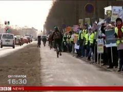 Protest inedit in Danemarca! Mii de angajati din invatamant au format un lant uman de 35 de kilometri