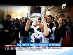 Tanarul injunghiat mortal intr-un bloc din Capitala a fost inmormantat