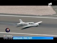 Curaj nebunesc! Un avion a aterizat fara roti