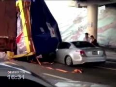 Reflexele demne de un cascador au salvat de la moarte o soferita