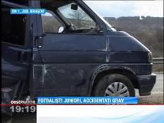 UPDATE! Microbuzul plin cu copiii al echipei de fotbal din Fagaras, implicat intr-un grav accident auto
