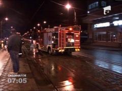 Un sofer din Capitala s-a rasturnat cu masina langa refugiul de tramvai