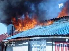 O familie cu cinci copii a ramas pe drumuri dupa ce casa le-a fost mistuita de flacari