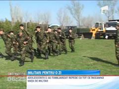 Mai multi liceeni au devenit militari pentru o zi