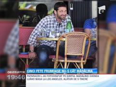 Gerard Butler, surprins in compania a cinci tinere pe terasa unui restaurant din Los Angeles