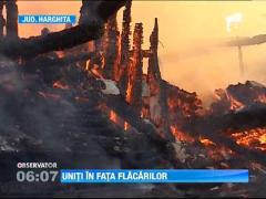 Incendiu puternic intr-o comuna harghiteana