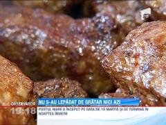 In Joia Mare, bucurestenii s-au strans langa gratarele din parcuri