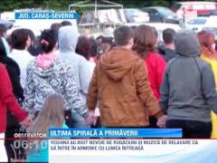 5.000 de yoghini au realizat o spirala imensa la Baile Herculane