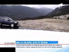 Mai multi soferi au ramas blocati pe Transalpina din cauza zapezii