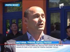Un barbat din Piatra Neamt s-a urcat pe un stalp de nocturna pentru a protesta impotriva justitiei