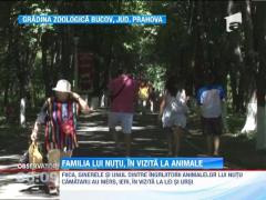 Fiica si ginerele lui Nutu Camataru, in vizita la leii si ursii de la Gradina Zoologica Bucov
