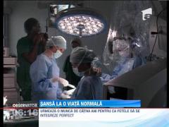 Alexandra si Melanie vor putea auzi din nou, datorita unor implanturi de ultima generatie