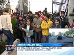 Gigi Becali a impartit bani cersetorilor, inca de la primele ore ale zilei