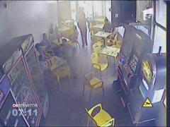 Un tanar din Buzau, salvat dintr-o bataie de patronul unui bar