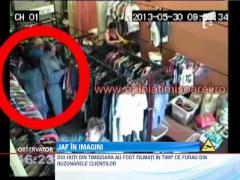 Doi hoti din Timisoara, surprinsi in timp ce furau din buzunarele clientilor