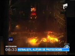 Fotbalistii din nationala Selecao sprijina moral protestatarii din Brazilia